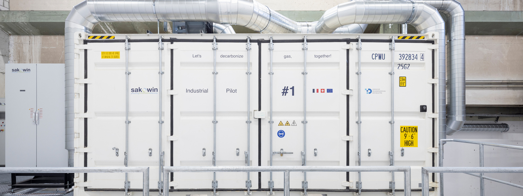 Industrial pilot plant for decarbonization in a factory environment with ventilation systems.