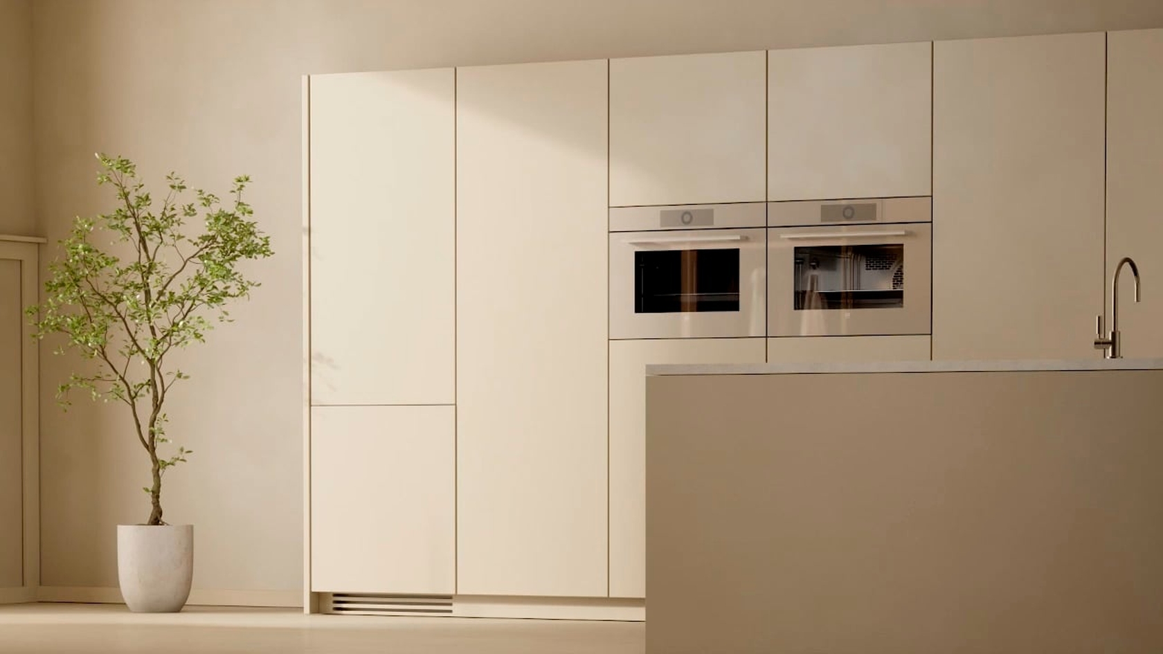 Cucina moderna con forni a incasso e arredamento minimalista