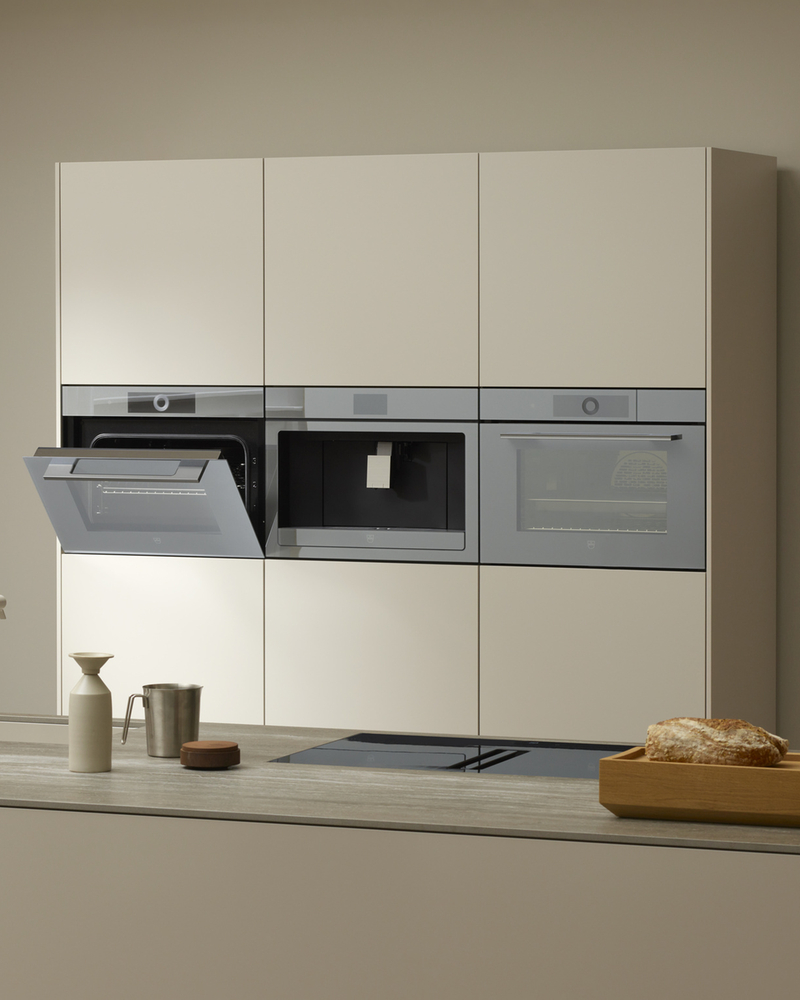 Modern fitted kitchen with oven, steamer and hob in an elegant design.