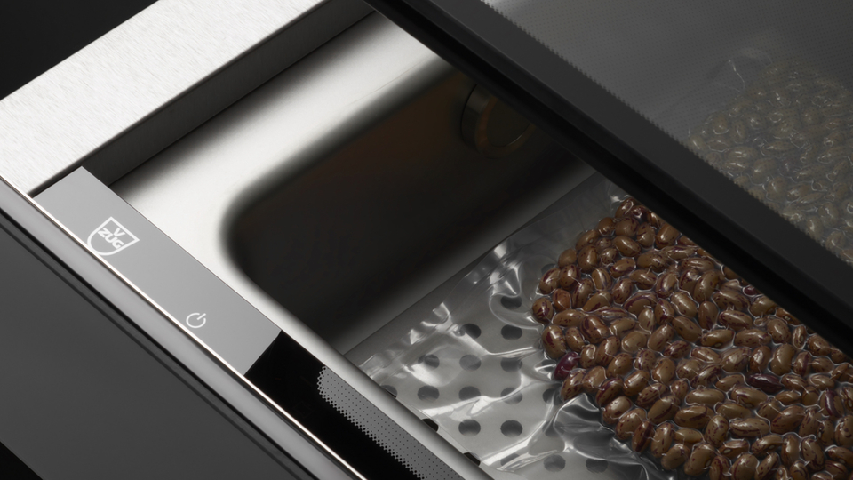 Vacuum drawer with vacuumed beans in stainless steel look